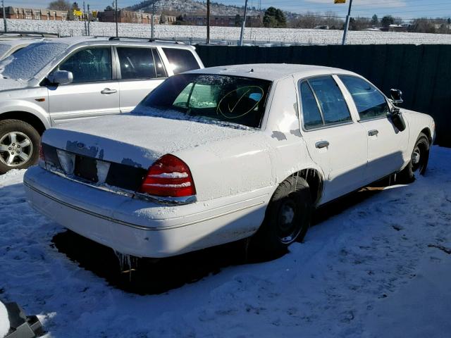 2FAFP71W9WX138220 - 1998 FORD CROWN VICT WHITE photo 4