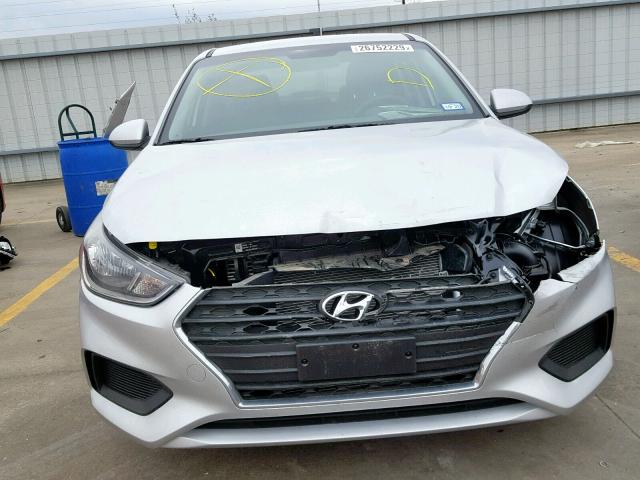 3KPC24A36JE024464 - 2018 HYUNDAI ACCENT SE GRAY photo 9