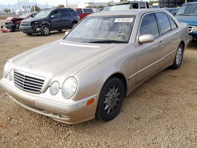 WDBJF65J4YB075399 - 2000 MERCEDES-BENZ E 320 GOLD photo 2