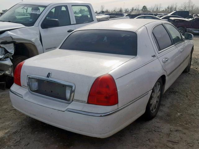 2LNHM82V19X626908 - 2009 LINCOLN TOWN CAR S WHITE photo 4