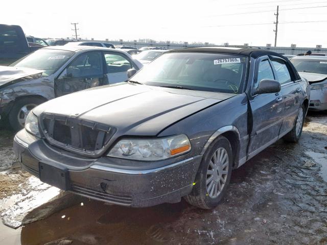 1LNHM82W83Y613380 - 2003 LINCOLN TOWN CAR S BROWN photo 2