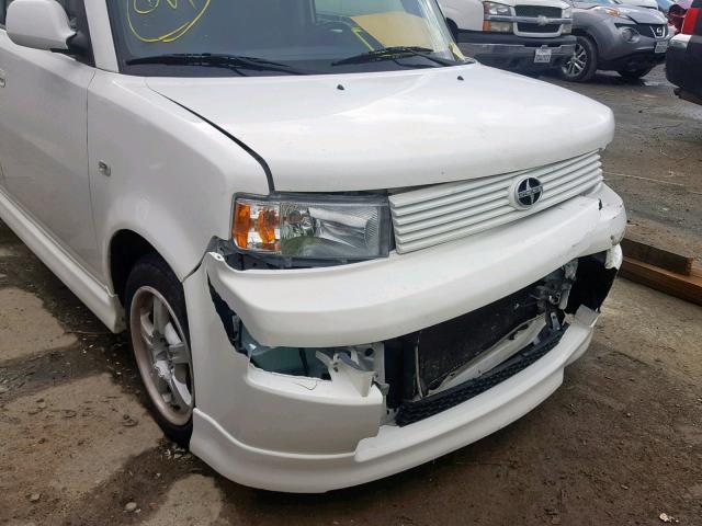 JTLKT324854020132 - 2005 TOYOTA SCION XB WHITE photo 9