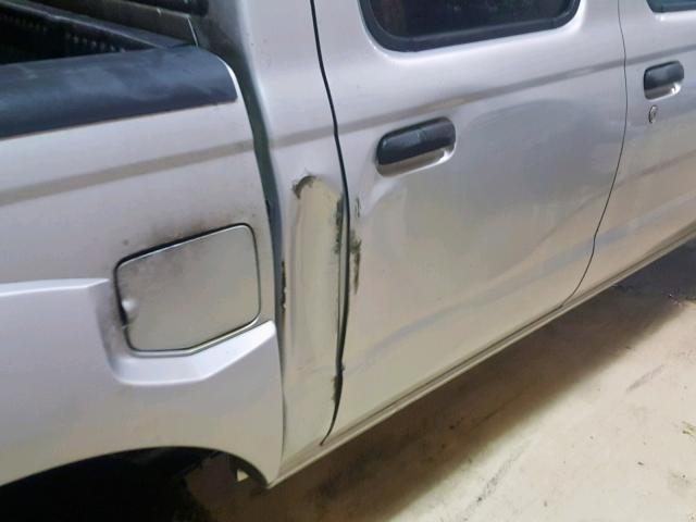 1N6ED27Y84C462549 - 2004 NISSAN FRONTIER C SILVER photo 9