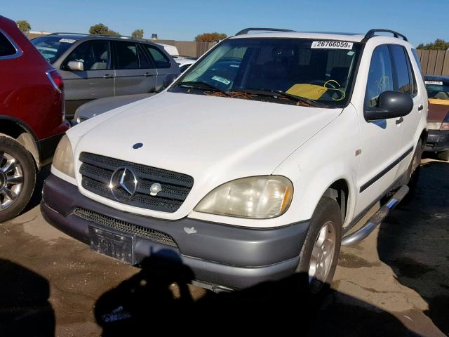 4JGAB54E4XA140084 - 1999 MERCEDES-BENZ ML 320 WHITE photo 2