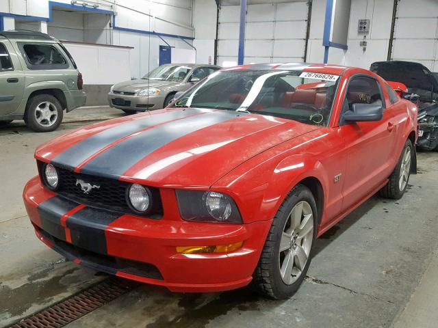 1ZVHT82H665225690 - 2006 FORD MUSTANG GT RED photo 2