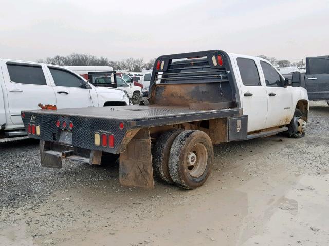 1GD422C89DF133024 - 2013 GMC SIERRA K35 WHITE photo 4