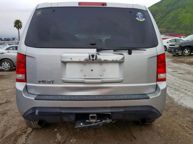 5FNYF3H23CB019270 - 2012 HONDA PILOT LX SILVER photo 9