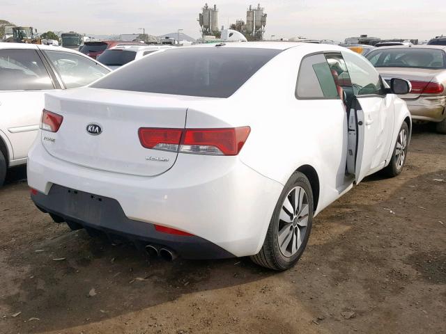 KNAFU6A29D5657158 - 2013 KIA FORTE EX WHITE photo 4