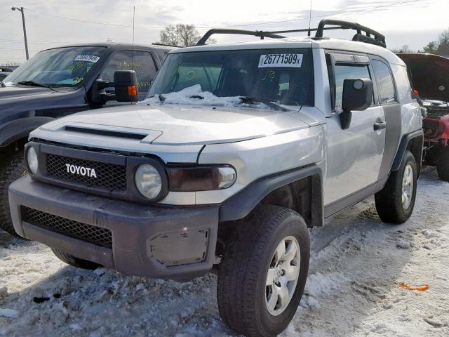 JTEBU11FX70023278 - 2007 TOYOTA FJ CRUISER SILVER photo 2