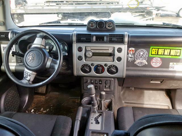 JTEBU11FX70023278 - 2007 TOYOTA FJ CRUISER SILVER photo 9