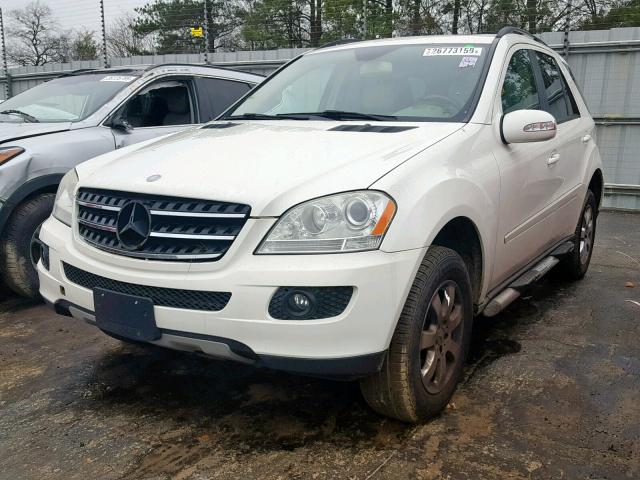 4JGBB86E87A153259 - 2007 MERCEDES-BENZ ML 350 WHITE photo 2