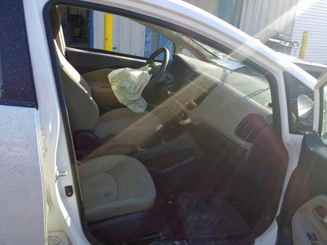 KNADM4A39H6013003 - 2017 KIA RIO LX WHITE photo 5