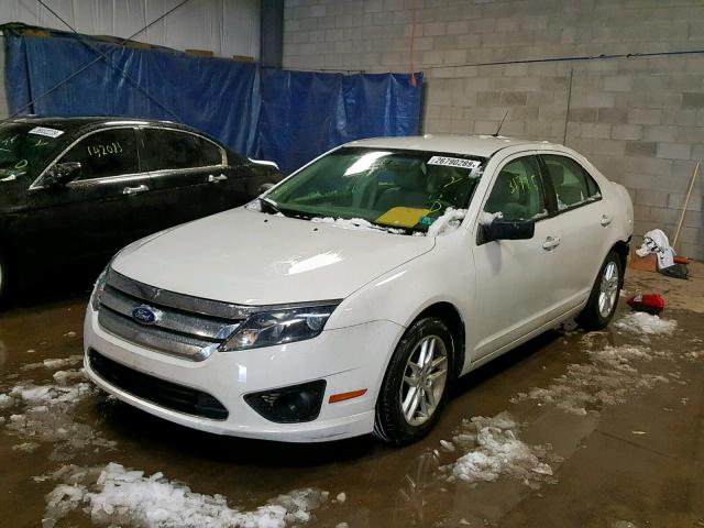 3FAHP0GA8CR117638 - 2012 FORD FUSION S WHITE photo 2