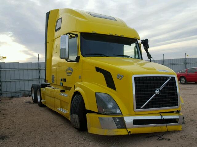 4V4NC9EH6BN296488 - 2011 VOLVO VN VNL YELLOW photo 1