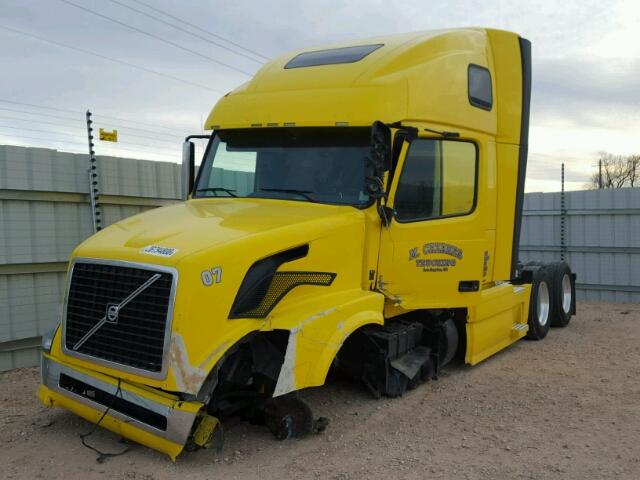 4V4NC9EH6BN296488 - 2011 VOLVO VN VNL YELLOW photo 2