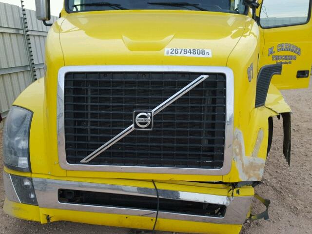 4V4NC9EH6BN296488 - 2011 VOLVO VN VNL YELLOW photo 7