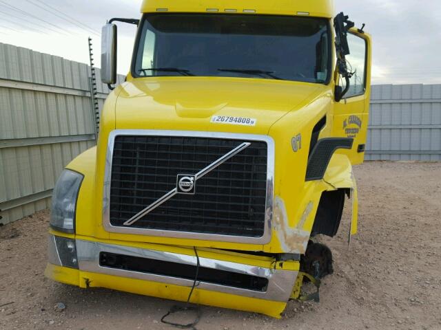 4V4NC9EH6BN296488 - 2011 VOLVO VN VNL YELLOW photo 9