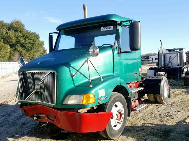 4V4M22RF8YN795493 - 2000 VOLVO VN GREEN photo 2