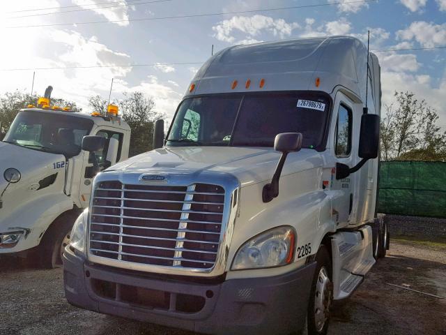 1FUJGLDR9CSBF2529 - 2012 FREIGHTLINER CASCADIA 1 WHITE photo 2