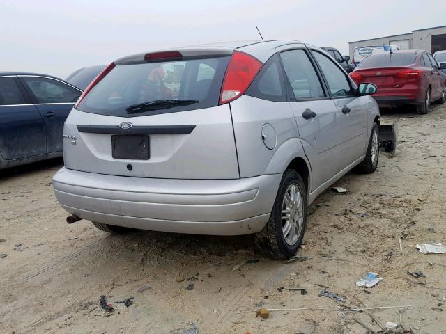 1FAFP37N37W204281 - 2007 FORD FOCUS ZX5 SILVER photo 4