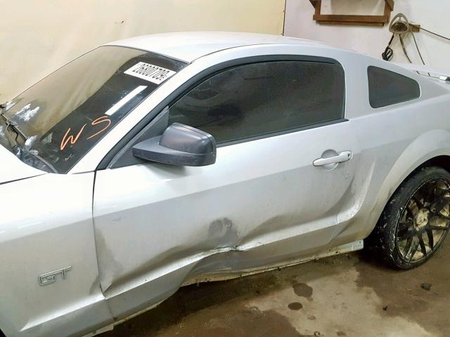 1ZVFT82H555227162 - 2005 FORD MUSTANG GT SILVER photo 10