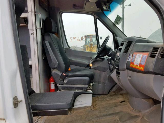 WD3PE8DE0E5902804 - 2014 MERCEDES-BENZ SPRINTER 2 WHITE photo 5