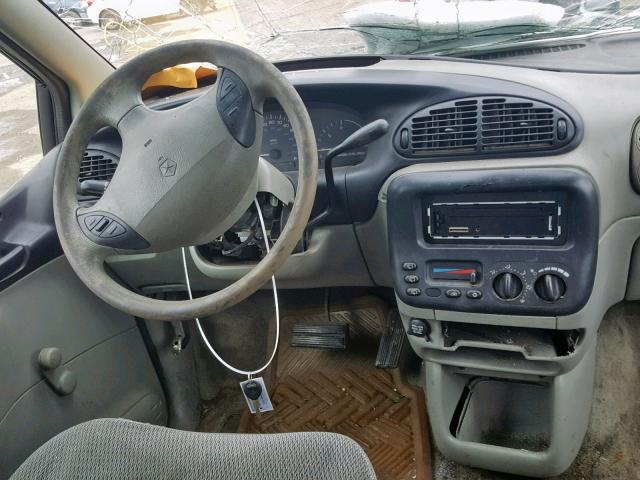 2B4FP2539TR771200 - 1996 DODGE CARAVAN GREEN photo 9