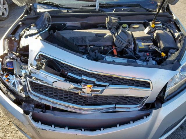 1G11D5SR7DF158753 - 2013 CHEVROLET MALIBU 1LT ვერცხლისფერი ფოტო 7
