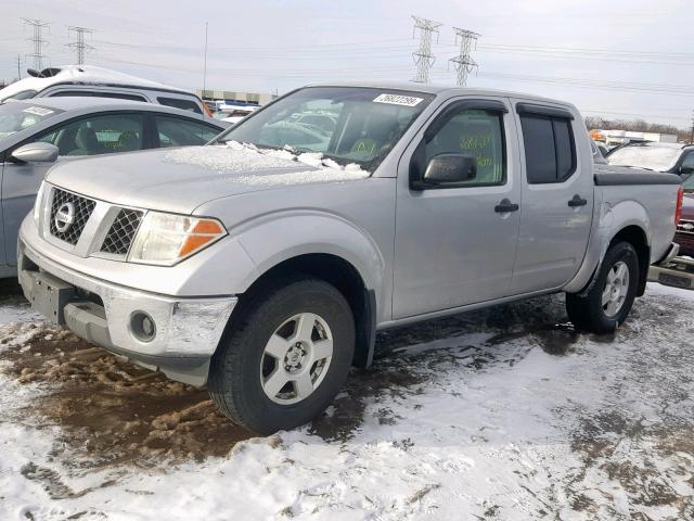 1N6AD07W86C416272 - 2006 NISSAN FRONTIER C SILVER photo 2