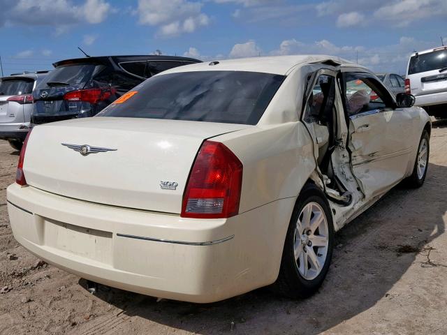 2C3KA53G76H463581 - 2006 CHRYSLER 300 TOURIN WHITE photo 4