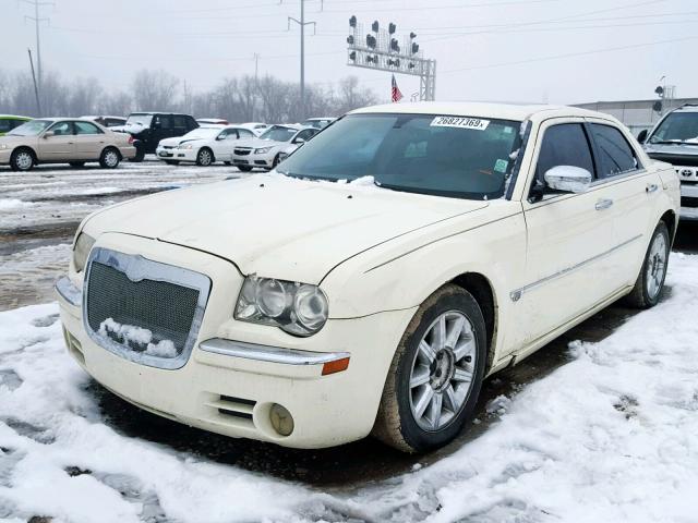 2C3AA63H85H529094 - 2005 CHRYSLER 300C CREAM photo 2