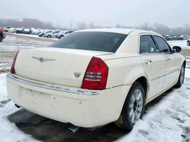 2C3AA63H85H529094 - 2005 CHRYSLER 300C CREAM photo 4