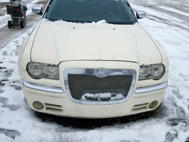 2C3AA63H85H529094 - 2005 CHRYSLER 300C CREAM photo 7