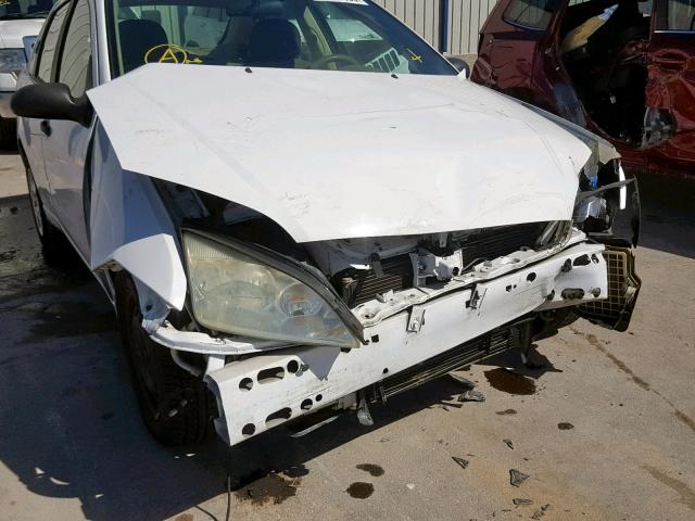 1FAFP34N76W136280 - 2006 FORD FOCUS ZX4 WHITE photo 9