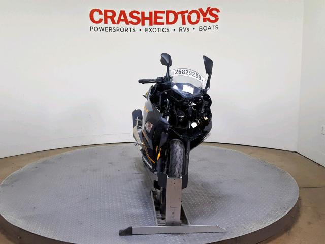 JKAEXKG14JDA02160 - 2018 KAWASAKI EX400 GRAY photo 3