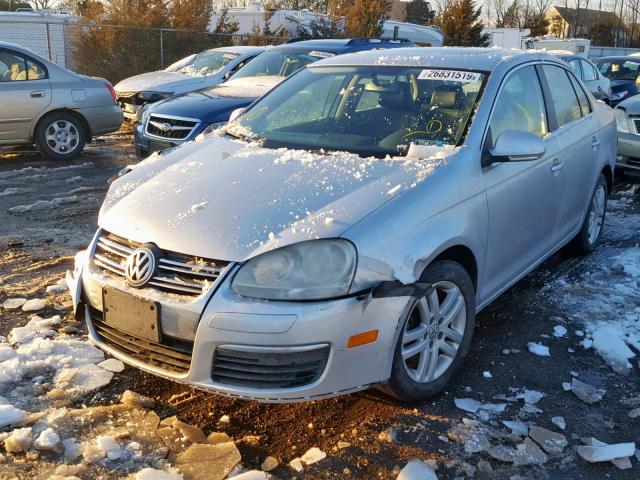 3VWEF71K27M168272 - 2007 VOLKSWAGEN JETTA WOLF SILVER photo 2