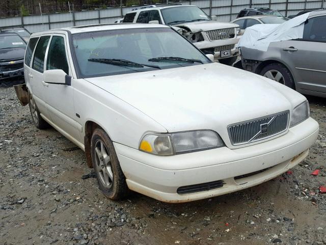 YV1LW5675W2416906 - 1998 VOLVO V70 GLT WHITE photo 1