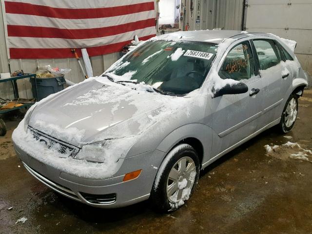 1FAFP34N97W157567 - 2007 FORD FOCUS ZX4 SILVER photo 2