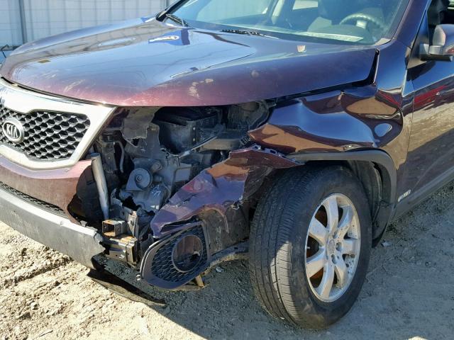 5XYKTCA19BG035853 - 2011 KIA SORENTO BA PURPLE photo 9