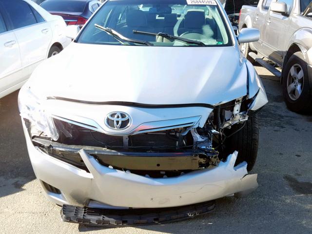 4T1BB3EK0AU119025 - 2010 TOYOTA CAMRY HYBR SILVER photo 9