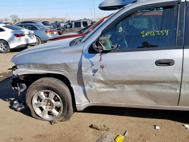 1GKDT13S152144622 - 2005 GMC ENVOY SILVER photo 9