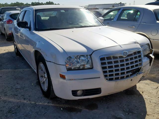 2C3KA53G37H748182 - 2007 CHRYSLER 300 TOURIN WHITE photo 1