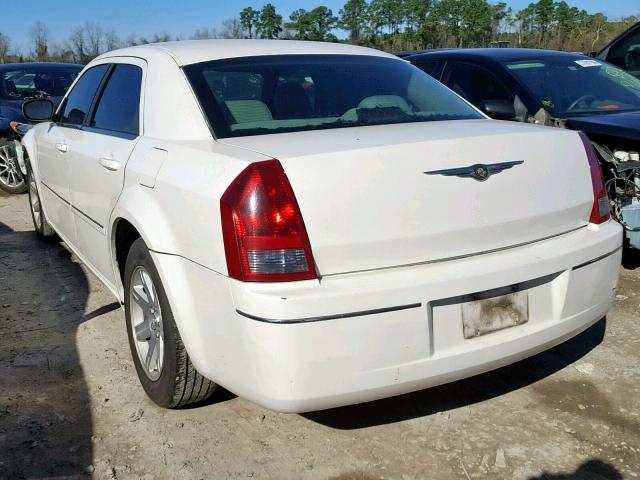 2C3KA53G37H748182 - 2007 CHRYSLER 300 TOURIN WHITE photo 3