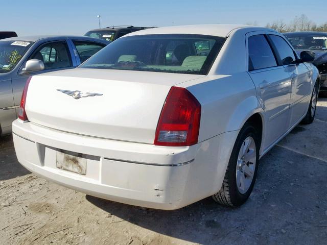 2C3KA53G37H748182 - 2007 CHRYSLER 300 TOURIN WHITE photo 4