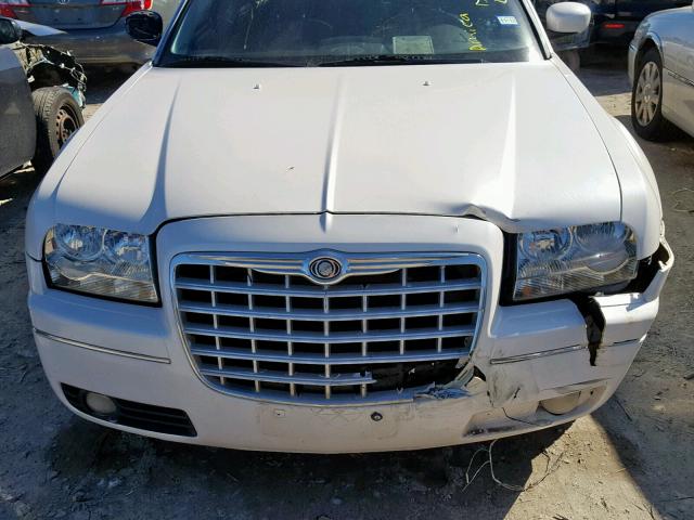 2C3KA53G37H748182 - 2007 CHRYSLER 300 TOURIN WHITE photo 9