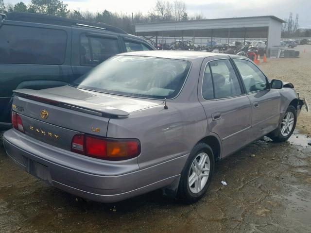 4T1BG12K2TU831324 - 1996 TOYOTA CAMRY DX GRAY photo 4