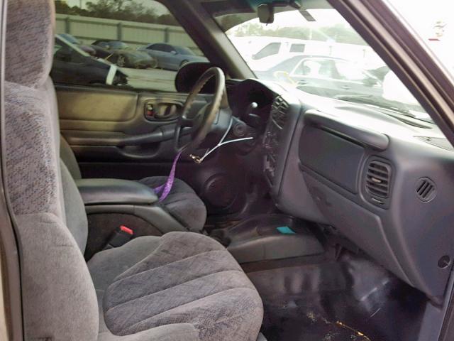 1GTDT19W028225688 - 2002 GMC SONOMA GRAY photo 5