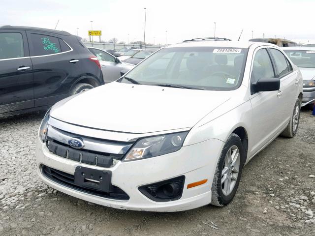 3FAHP0GA2CR107445 - 2012 FORD FUSION S WHITE photo 2