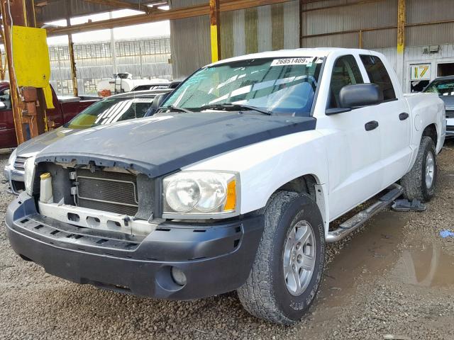 1D7HE48KX5S119547 - 2005 DODGE DAKOTA QUA WHITE photo 2