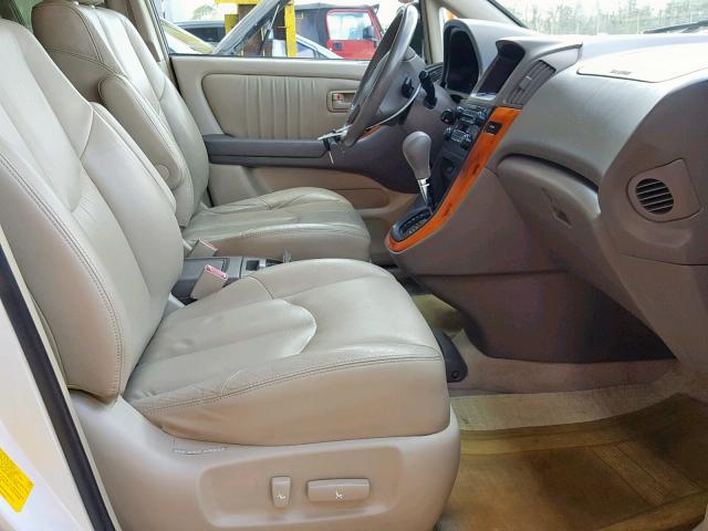 JT6GF10U5Y0049056 - 2000 LEXUS RX 300 WHITE photo 5